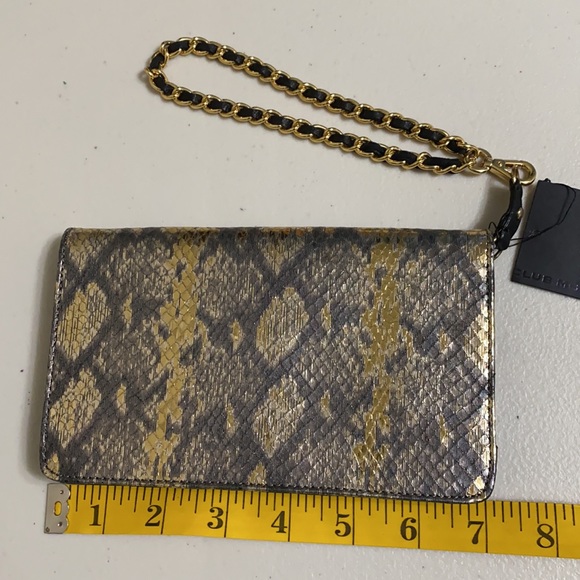 CLUB MONACO | Beverly wristlet - Picture 10 of 11